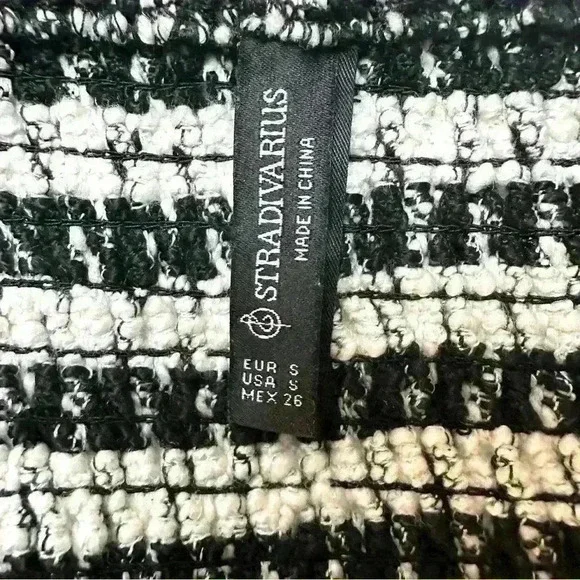 Stradivarius cropped top in black and white tweed - Picture 5 of 5